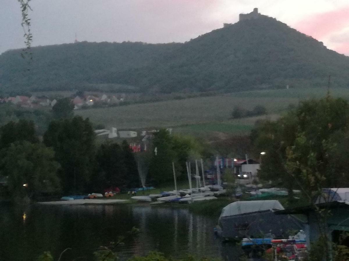 Penzion Nad jezerem Pavlov Exterior foto