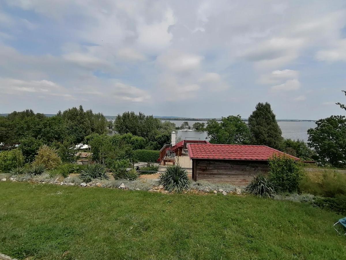 Penzion Nad jezerem Pavlov Exterior foto