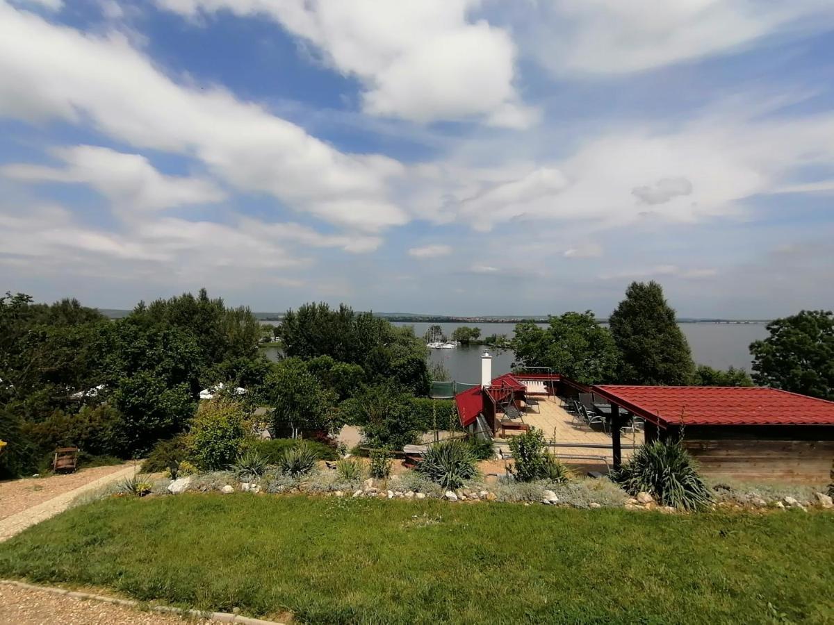 Penzion Nad jezerem Pavlov Exterior foto